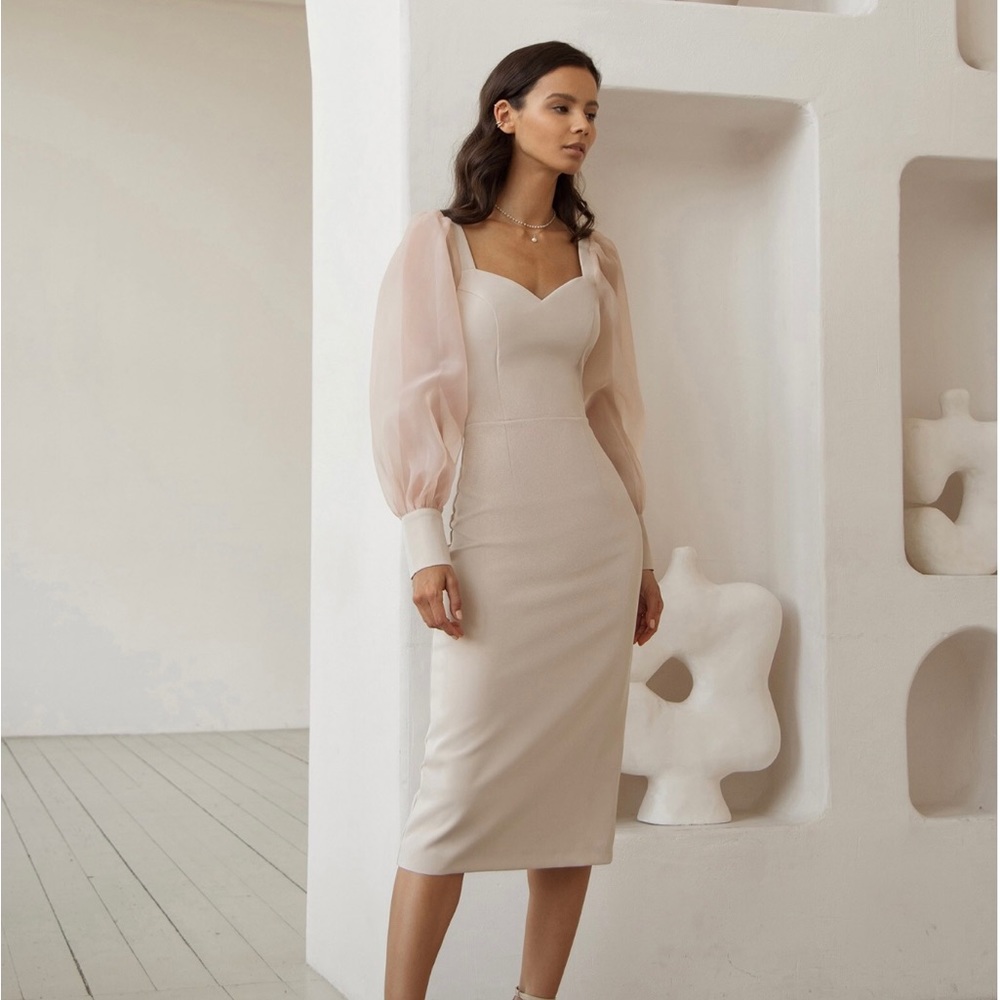 Beige puff-sleeve bodycon dress